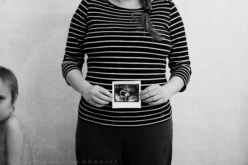 Gravidfoto i studio med UL-bild. Foto: Tove Lundquist, fotograf Malmö. Jag är gravid med mitt andra barn!