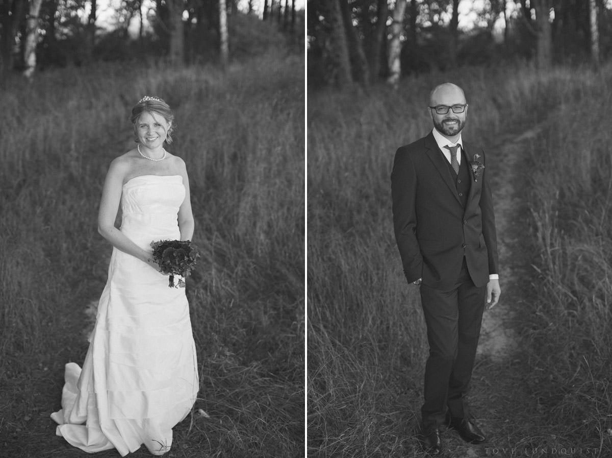 Diptyk med klassiska svartvita bröllopsporträtt intill Mossbystrand. Foto: Tove Lundquist, bröllopsfotograf Ystad.
