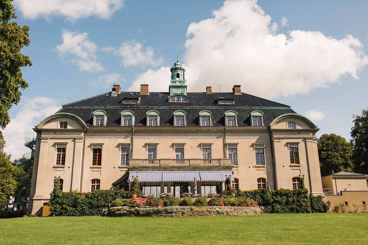 Vy på Örenäs Slott, en av Skånes mest populära bröllopslokaler. Fotograf: Tove Lundquist. Slottet heter numera Maryhill Estate. 