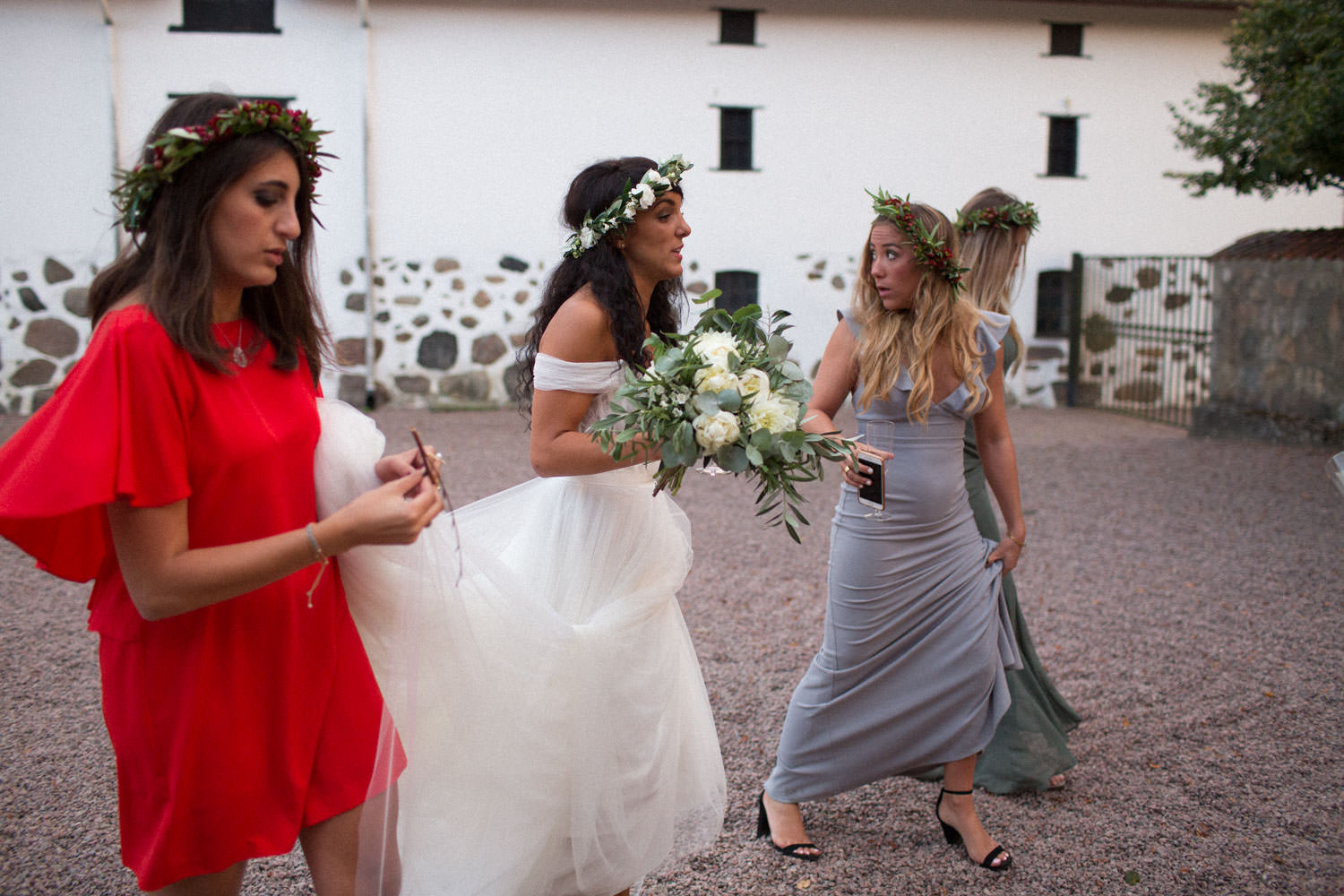 Brud med vänner. Fest på Trolleholms slott i Skåne.