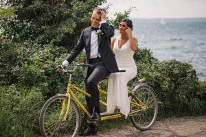 Lara & Robin  ~  internationellt bröllop på ön Ven, Skåne