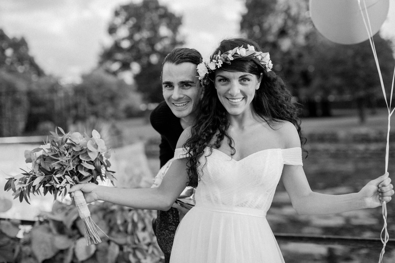 BW image of bride and friend at Trolleholms slott.