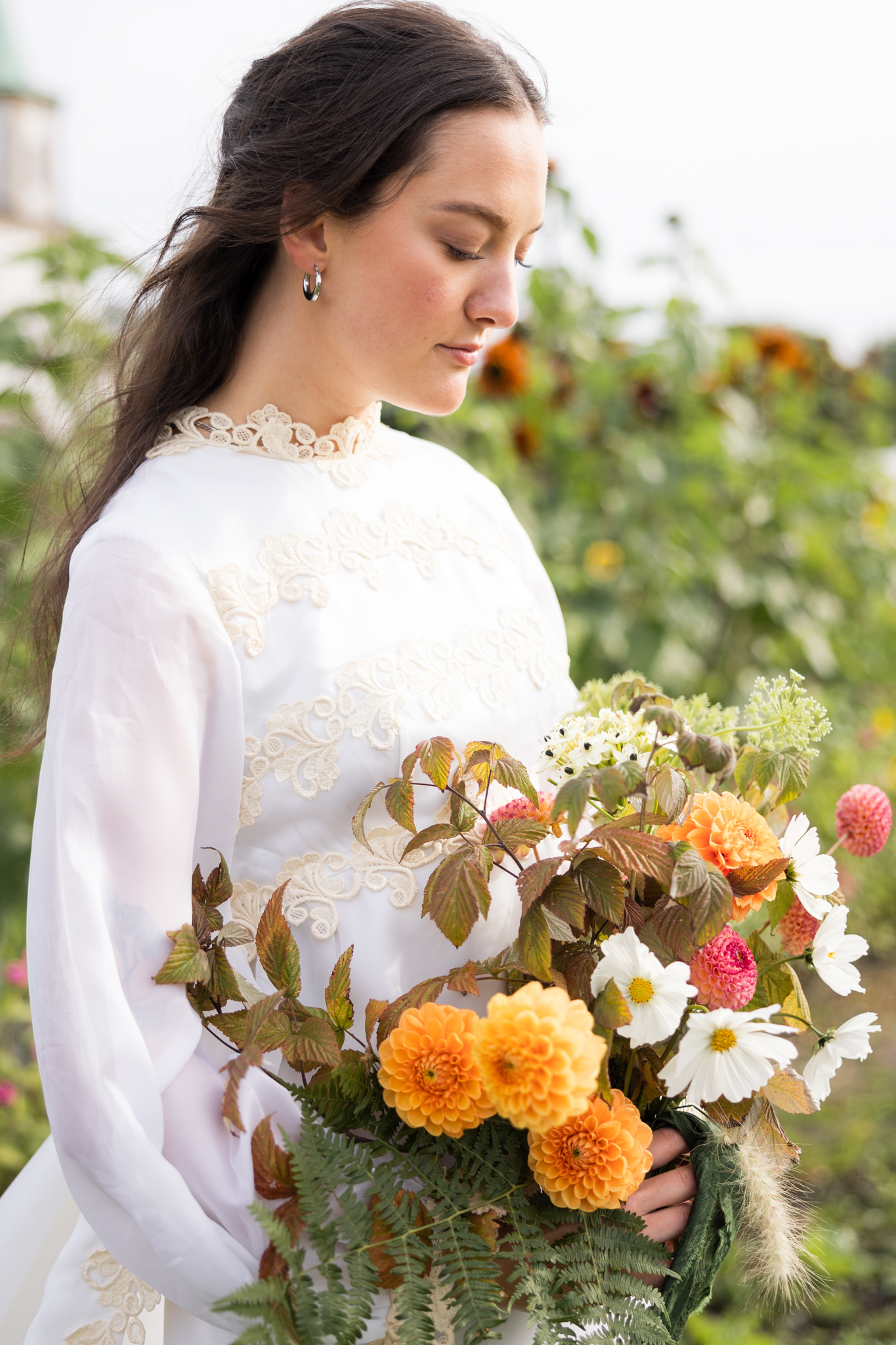 Stylad fotografering på Botildenborg i Malmö. Blomsterkollektivet har skapat blomsterarrangemangen, foto av Fotograf Tove Lundquist.