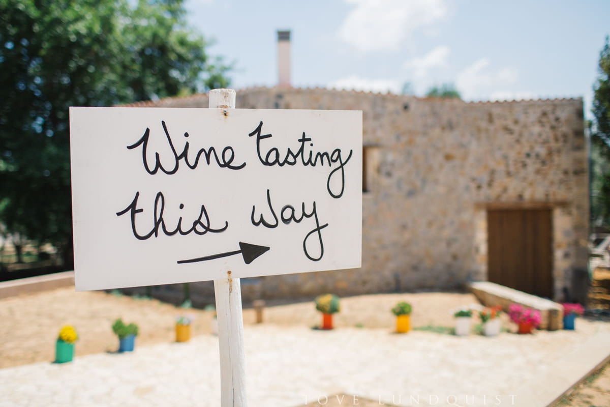 Wine tasting at the Manousakis Winery in Chania, Crete. Vinprovning på Manousakis Winery i Chania, Kreta i Grekland. Image by Tove Lundquist, photographer in Sweden.