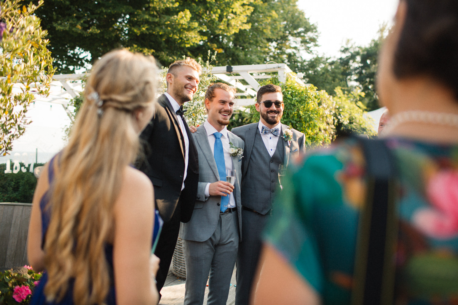 Mingel under ett bröllop på Ystad Saltsjöbad i Skåne. Foto: Tove Lundquist.