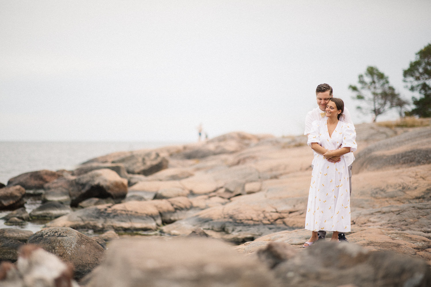 Parfotografering inför bröllop, en så kallad Engagement session, på idylliska Gunnarsö, Oskarshamn som ligger i Småland. Fotograf är Tove Lundquist, verksam bröllopsfotograf i Oskarshamn och Småland.