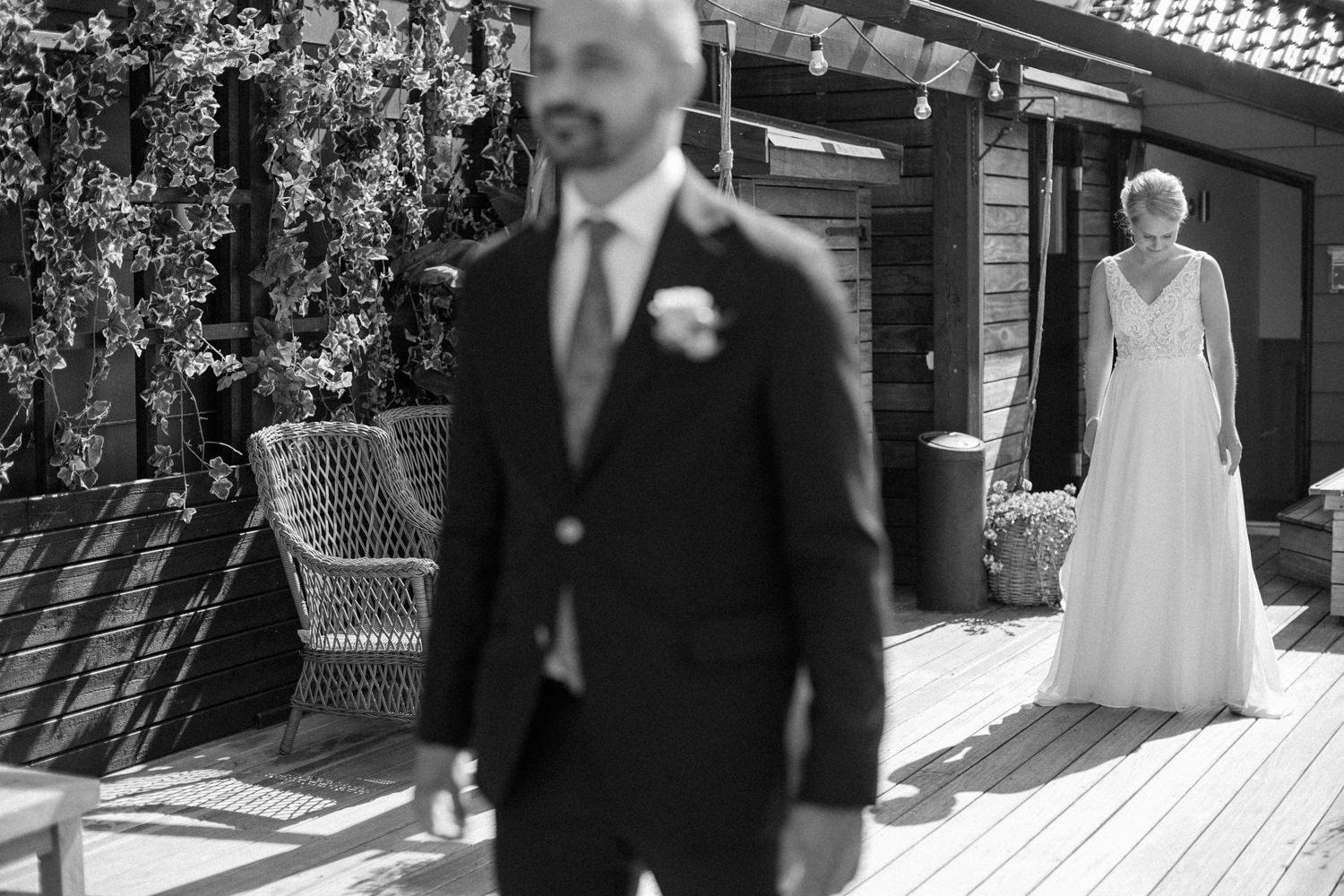 First Look under ett svenskt-indiskt strandbröllop på Ystad Saltsjöbad som ligger i södra Skåne. Foto: Tove Lundquist, bröllopsfotograf i Skåne.