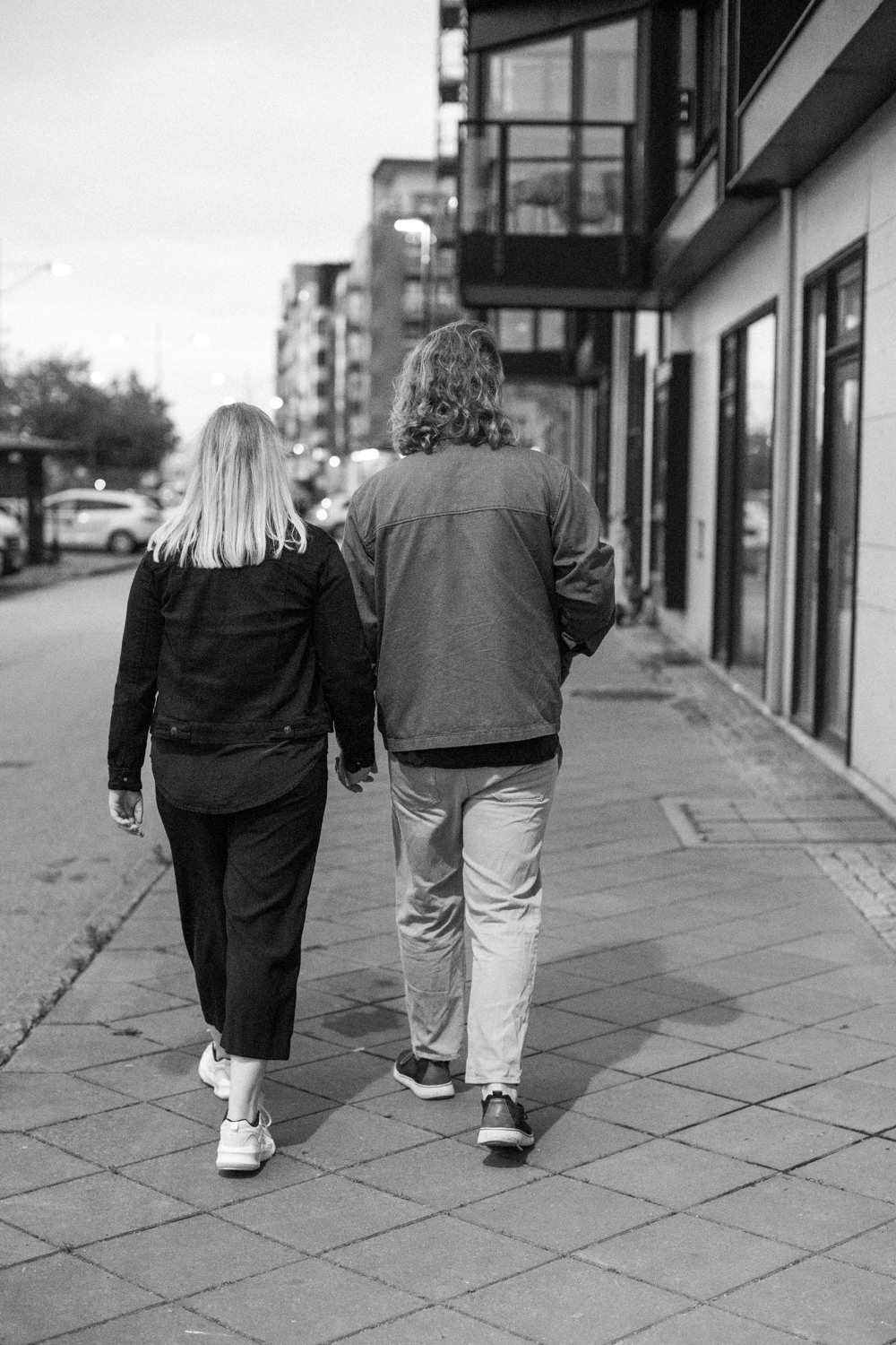 Parfotografering inför bröllop, plats är Västra hamnen i Malmö. Foto: Tove Lundquist som arbetar som bröllopsfotograf i Skåne.