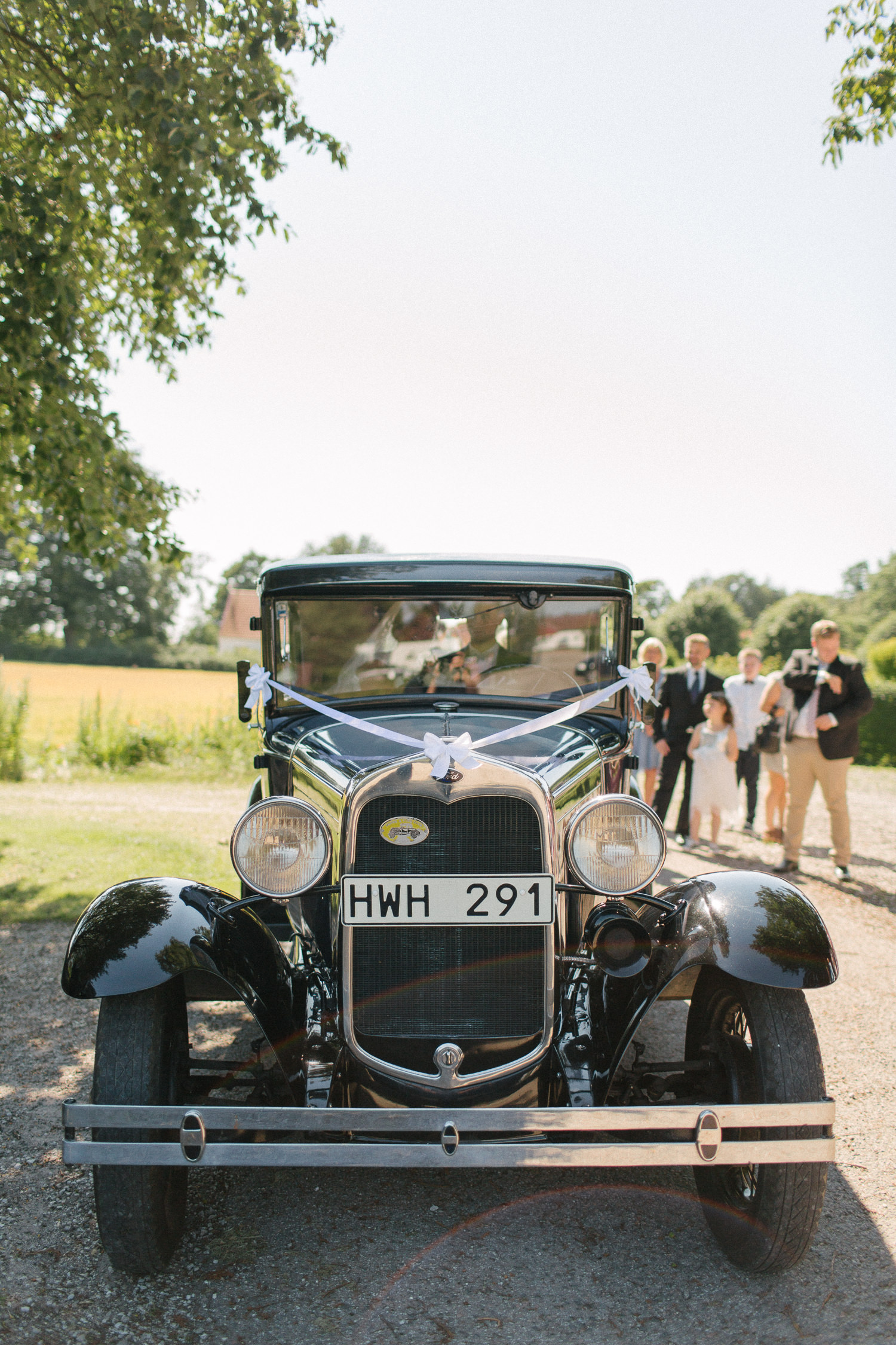 Hyra veteranbil till bröllop i Skåne. Foto: Tove Lundquist, bröllopsfotograf i Malmö.