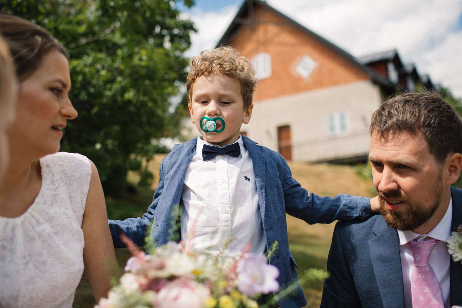 Bröllop på Eriksbergs Vilt & Natur i Karlshamn, Blekinge. Fotograf är Tove Lundquist.