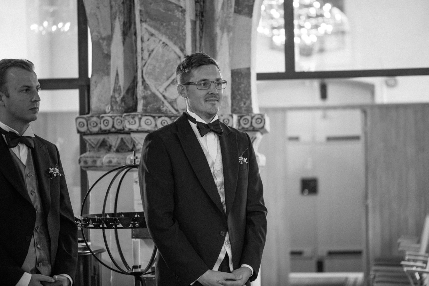 Bröllop i Köpinge Kyrka, Gärds Köpinge i Skåne. Fotograf är Tove Lundquist.